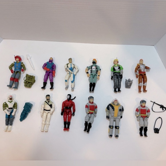 Vintage GI Joe 1980’s Lot of 12 action figures and 6 accessories ARAH by Hasbro - Picture 1 of 9